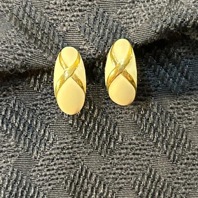 Lot of 6 Vintage Gold Tone Clip On Earrings