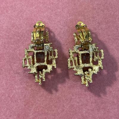 Vintage PANETTA Faux Amethyst MOD BRUTALIST Dangle Drop Clip EARRINGS Gold Tone