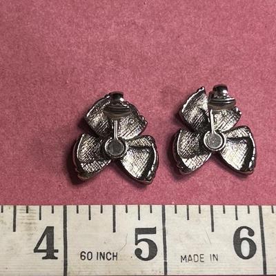 1990 AVON Pretty Bow Earrings - Rare Find