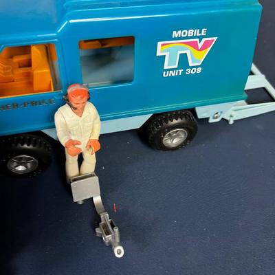 Fisher Price Adventure People TV  Action Team 