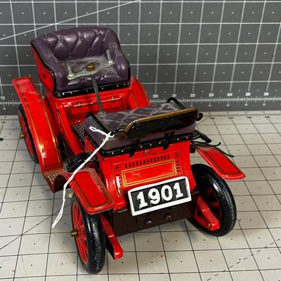 Battery Operated Car - Tin Litho 