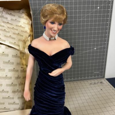 Ashton Great Galleries of LADY DIANA DOLL with COA in Blue Velvet 