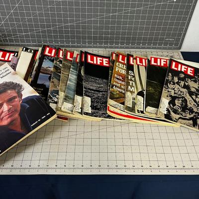STACK OF LIFE AND LOOK MAGAZINES 