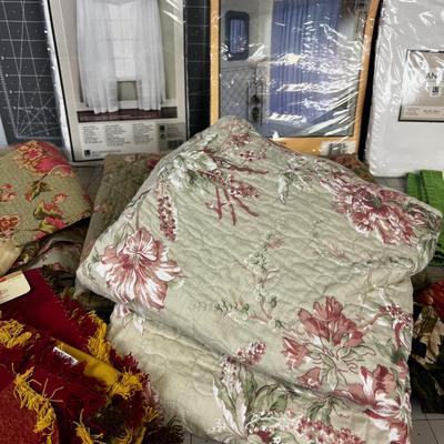 Mixed Lot of New and Used Linens 
