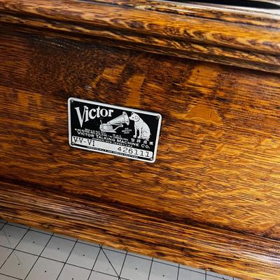 Victor Talking Machine Company. Victor Phonograph