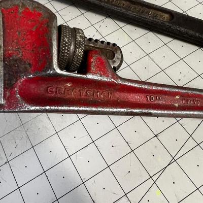 2 Pipe Wrenches 