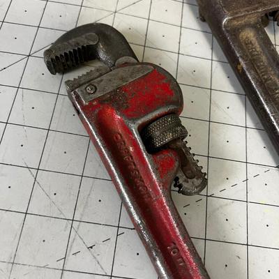 2 Pipe Wrenches 