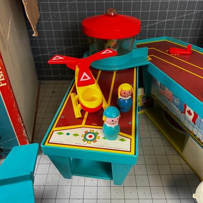 AWESOME! PLAY FAMILY Airport and 2 Planes, With Original Boxes Little People 