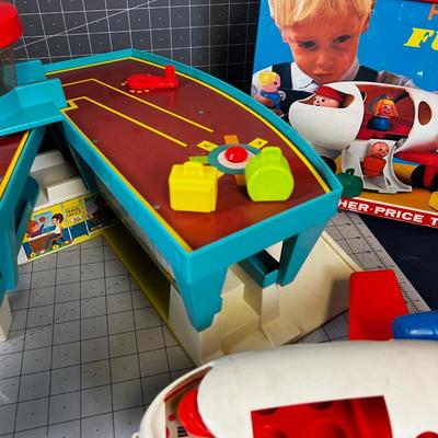 AWESOME! PLAY FAMILY Airport and 2 Planes, With Original Boxes Little People 