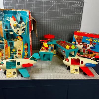 AWESOME! PLAY FAMILY Airport and 2 Planes, With Original Boxes Little People 