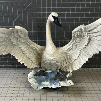 BOEHM Edward Boehm Studio Trumpeter Swan Official 1985 Porcelain Sculpture of the Audio Society. 