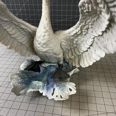 BOEHM Edward Boehm Studio Trumpeter Swan Official 1985 Porcelain Sculpture of the Audio Society. 