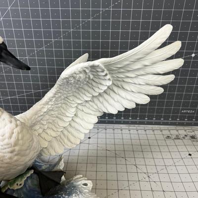 BOEHM Edward Boehm Studio Trumpeter Swan Official 1985 Porcelain Sculpture of the Audio Society. 