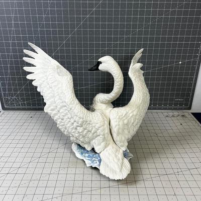 BOEHM Edward Boehm Studio Trumpeter Swan Official 1985 Porcelain Sculpture of the Audio Society. 