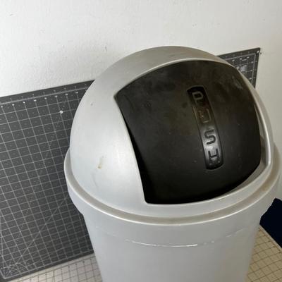 Plastic Garbage Can 