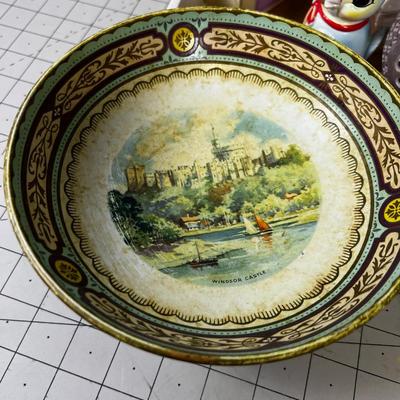 TRAY Vintage Sculpture, Jar, A& W mug 