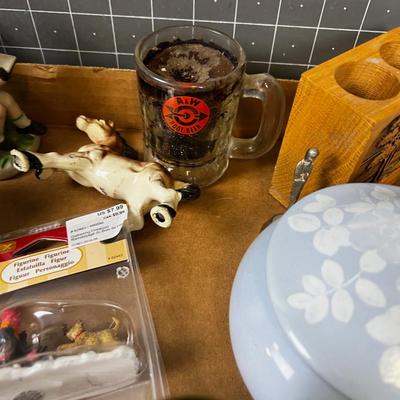 TRAY Vintage Sculpture, Jar, A& W mug 