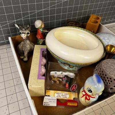 TRAY Vintage Sculpture, Jar, A& W mug 