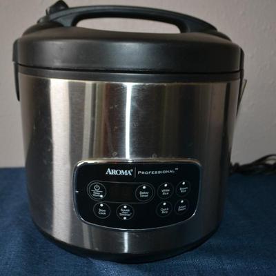 LOT 19. AROMA RICE COOKER