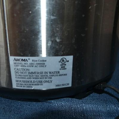 LOT 19. AROMA RICE COOKER