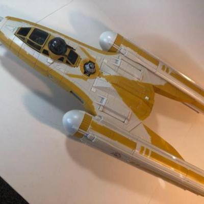 Star Wars Y- wing with pilots and droid, BTL-B Y-Wing that was active during the Clone War