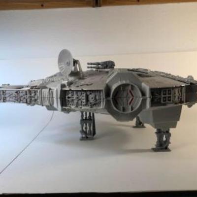 1049 - Star Wars Millennium Falcon, with Chewbacca and Han Solo action figures