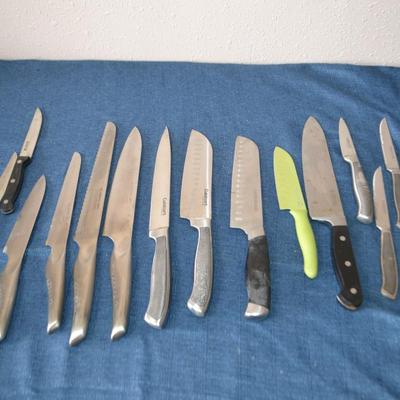 LOT 26  VARIETY OF KNIVES