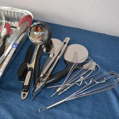 LOT 30. KITCHEN TOOLS