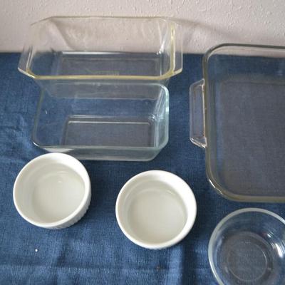 LOT 31. GLASS BOWLS AND PANS
