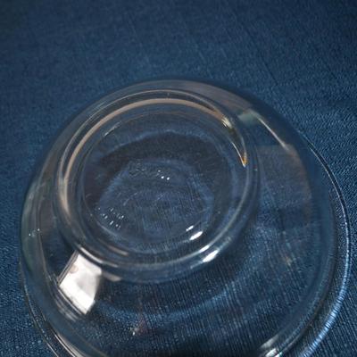 LOT 31. GLASS BOWLS AND PANS