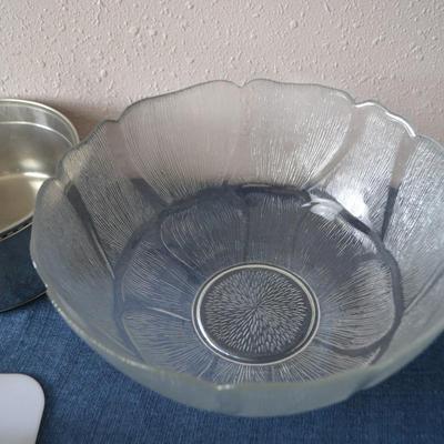 LOT 33. KITCHEN ITEMS