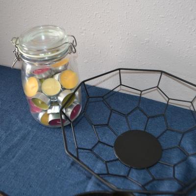 LOT 33. KITCHEN ITEMS