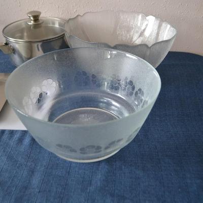 LOT 33. KITCHEN ITEMS