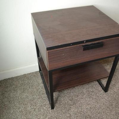 LOT 36. NIGHT STAND