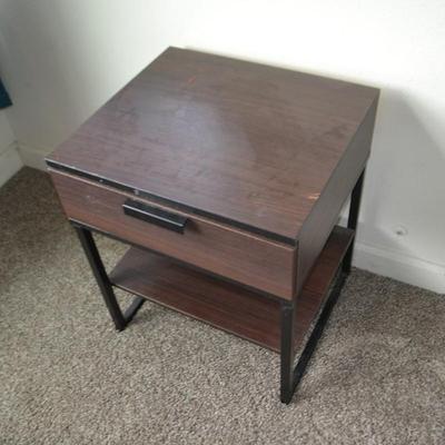 LOT 36. NIGHT STAND