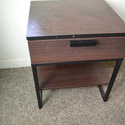 LOT 36. NIGHT STAND
