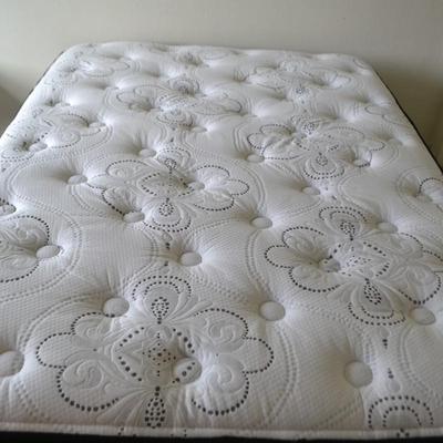 LOT 39. FULL SIZE MATTRESS AND METAL FRAME BASE