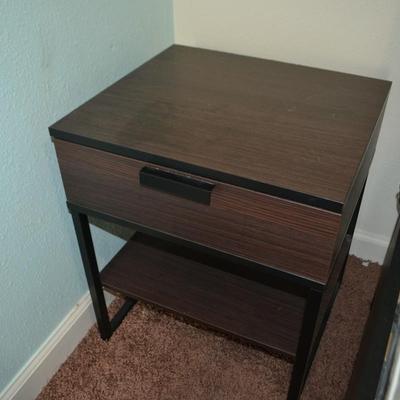 LOT 42. NIGHT STAND