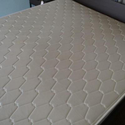 LOT 48. QUEEN SIZE BED
