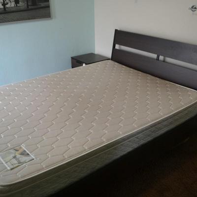 LOT 48. QUEEN SIZE BED