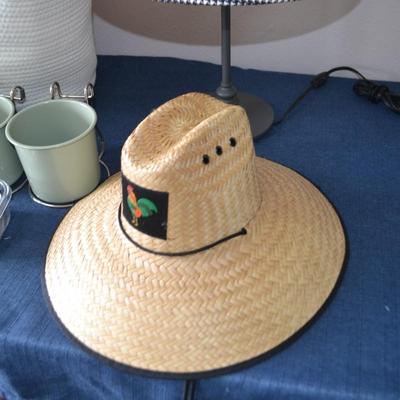 LOT 51. HOME DECOR ITEM, TABLE LAMP AND SUN HAT