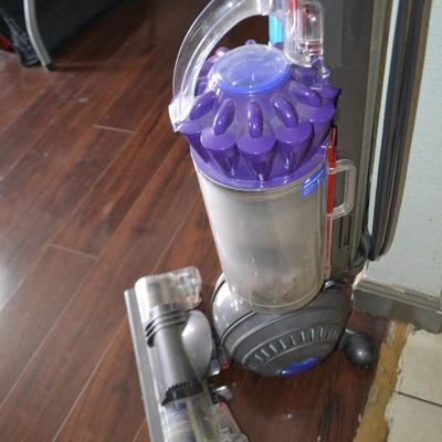 LOT 54. DYSON VACUM AND FLOOR STEAMER/CLEANER