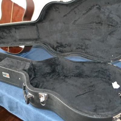 LOT 66. HOHNER GUITAR MODEL MC09 AND CASE
