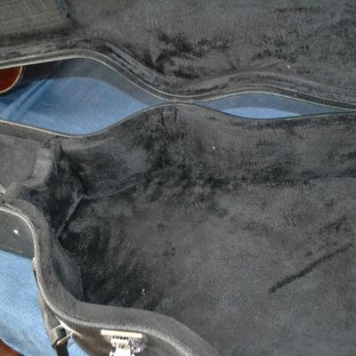 LOT 66. HOHNER GUITAR MODEL MC09 AND CASE