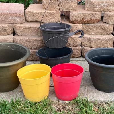 Ah yes More Planters just in time for the lovely flowers! Flowers ðŸŒº ðŸŒ¸