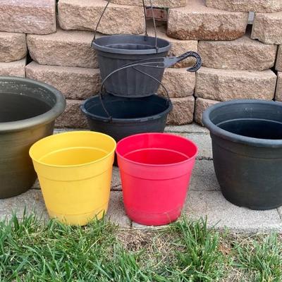 Ah yes More Planters just in time for the lovely flowers! Flowers ðŸŒº ðŸŒ¸