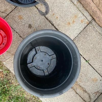 Ah yes More Planters just in time for the lovely flowers! Flowers ðŸŒº ðŸŒ¸