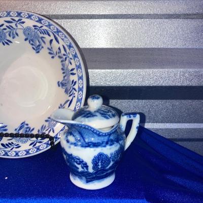 VINTAGE BLUE WILLOW CHILDRENâ€™S DISHES