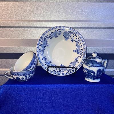 VINTAGE BLUE WILLOW CHILDRENâ€™S DISHES