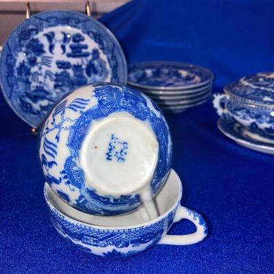 VINTAGE BLUE WILLOW CHILDRENâ€™S DISHES